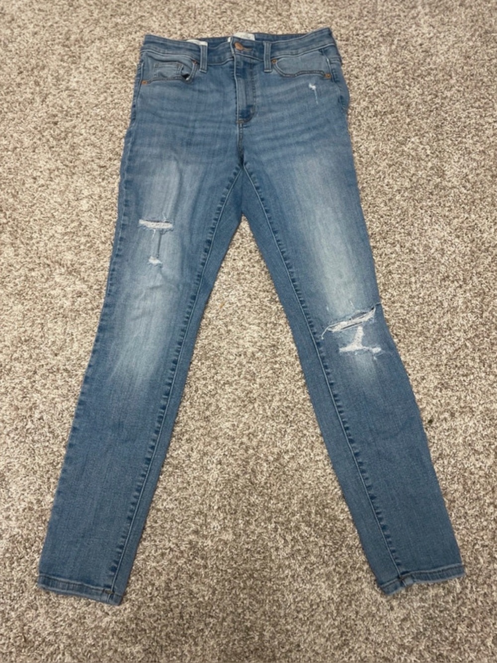 Universal Thread Women’s 2/26R Distressed Straight Leg Jeans Medium Wash
